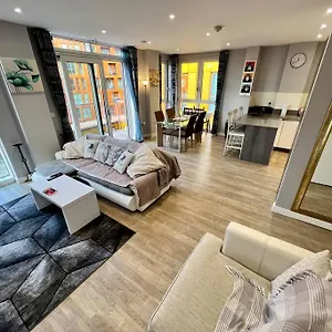 Apartment Luxury 5* Penthouse Greenwich Sleep 9 With Parking, London
